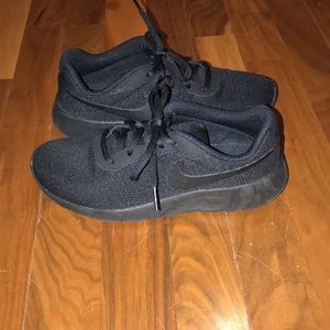 Nike Sneaker- Womens size 7/Boys size 5.5